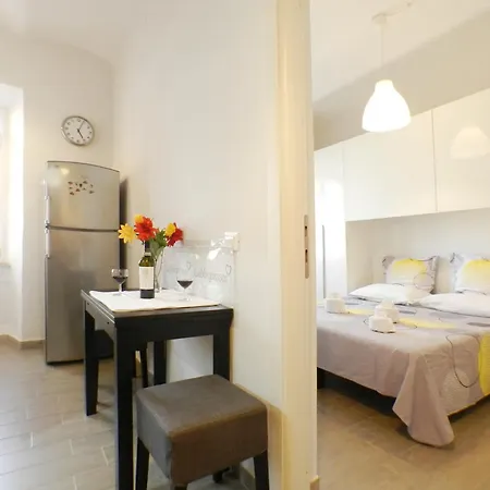 Movie Apartment *